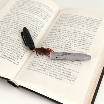 Black, Red, Blue, Three Colors of Cockroach Pen, Startled When Fully Opened, Prank Prop, Suitable for Offices, Family Gatherings, and Giving Birthday Gifts